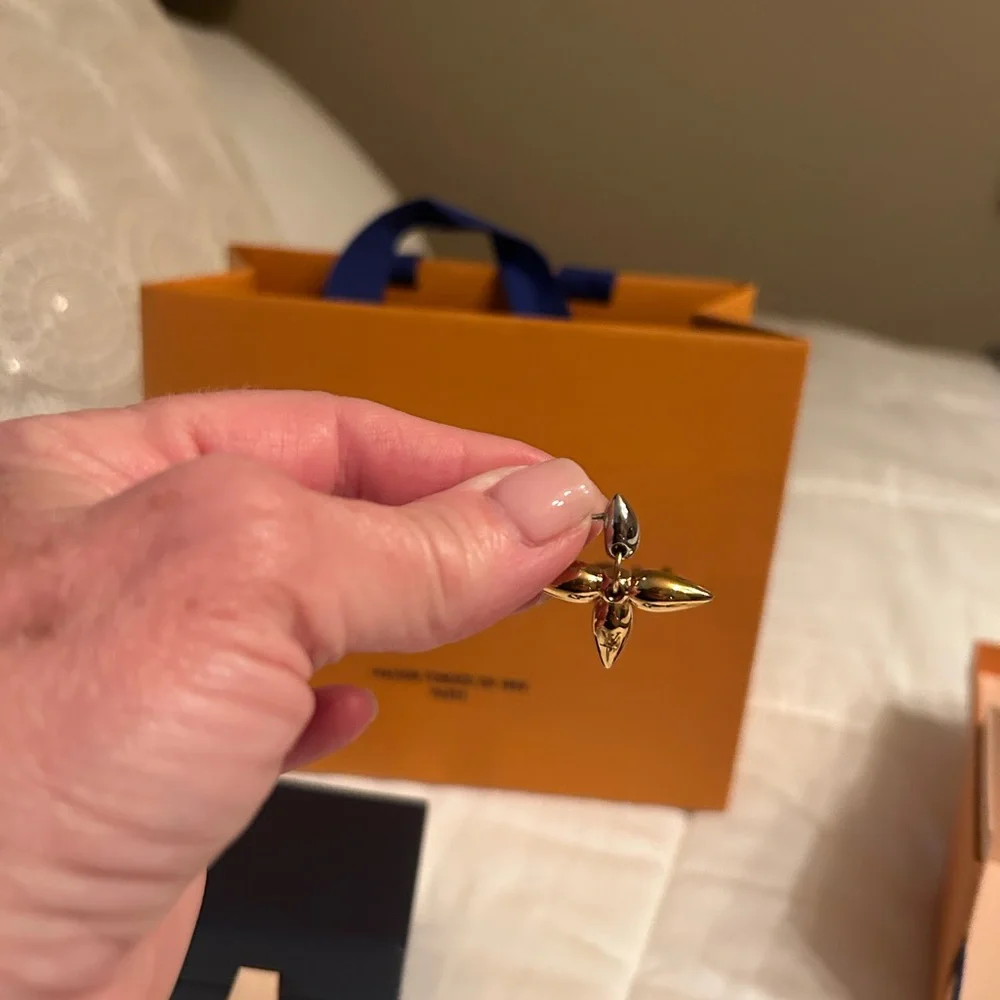 Louis Vuitton Gold and Silver Floral Earrings - Picture 4 of 8